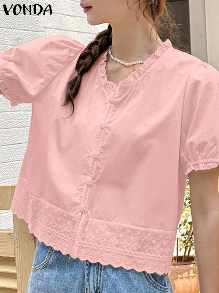 VONDA Damen Elegante Bluse 2024 – Modische Kurzarm Sommerbluse mit Stehkragen, Knöpfen und Boho-Spitzen-Details