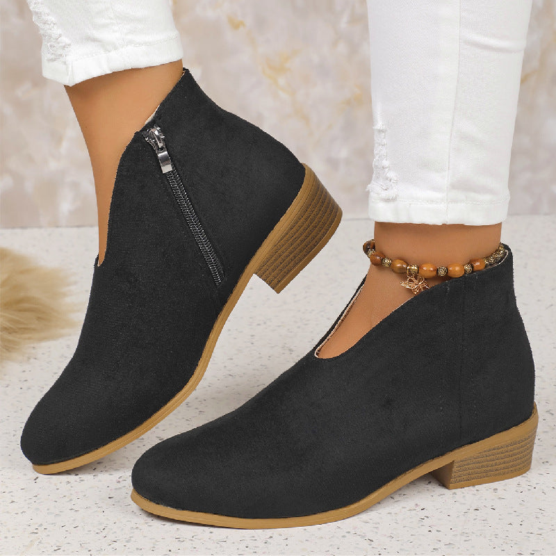 Modische V-Cut Ankle Boots aus Wildleder mit seitlichem Reißverschluss – Stilvoll und Komfortabel