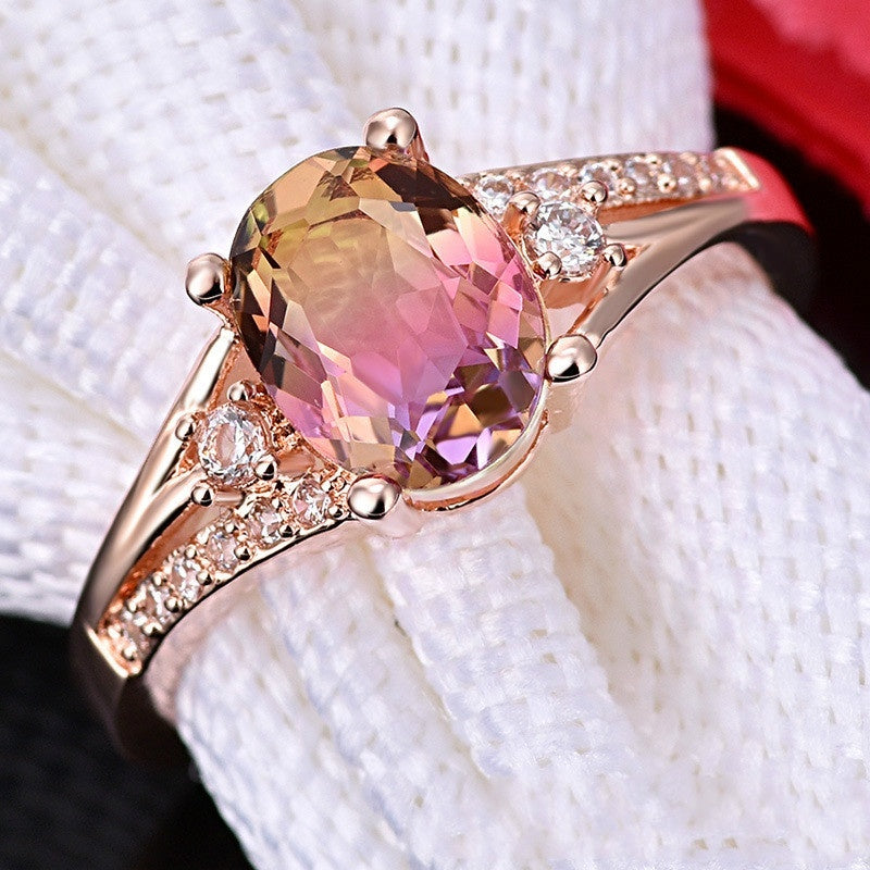 Vergoldeter Kristallring mit Quadratdiamant – Eleganz in Roségold und Opal