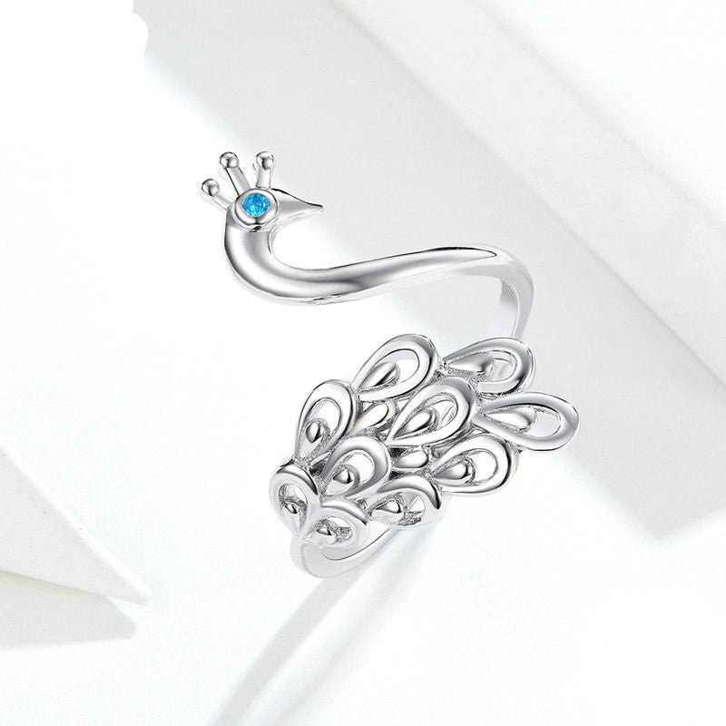 White gold plated peacock ring made of 925 silver – elegance and shine