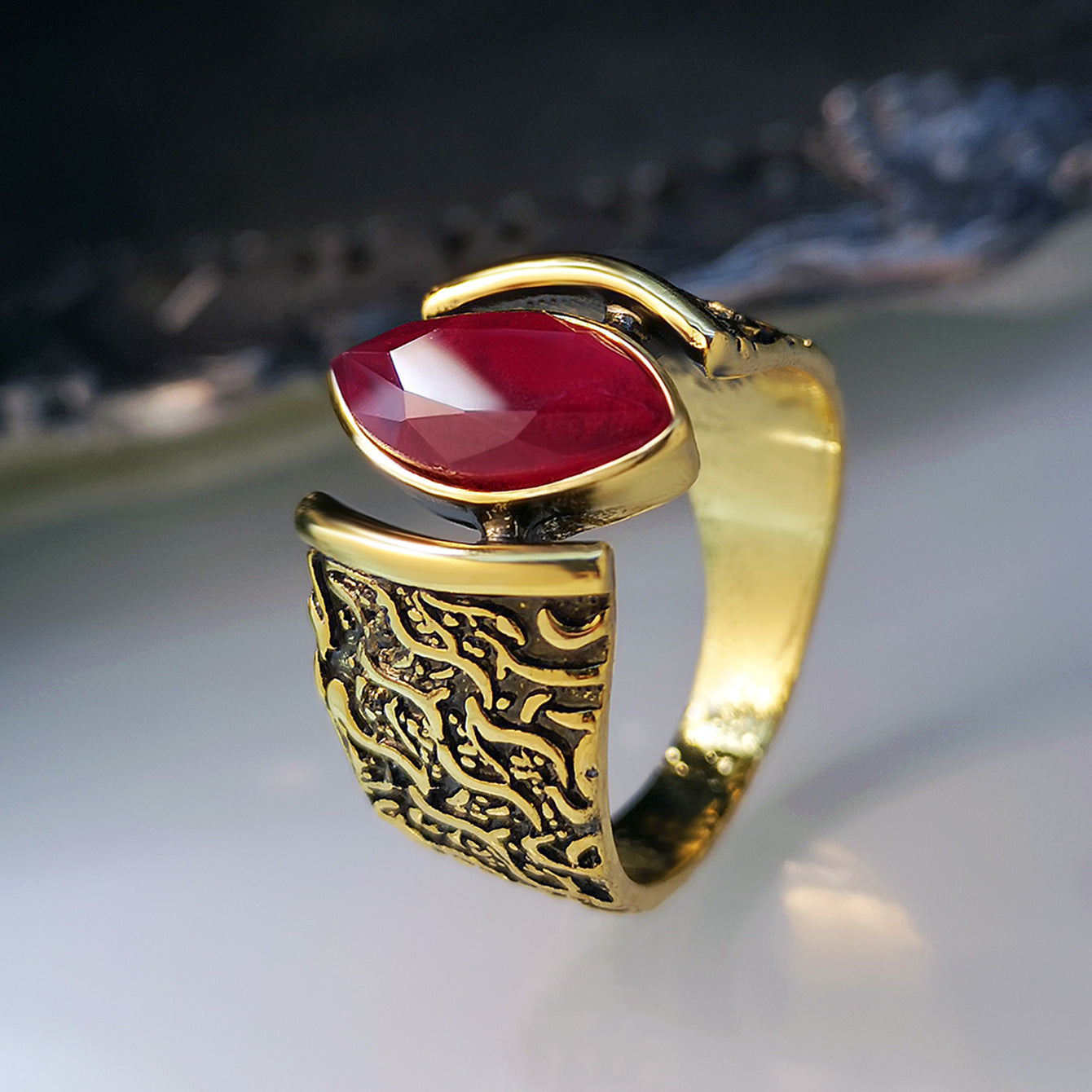 Vintage Goldring mit Rubin in Pferdeaugen-Schliff – Zeitlose Eleganz