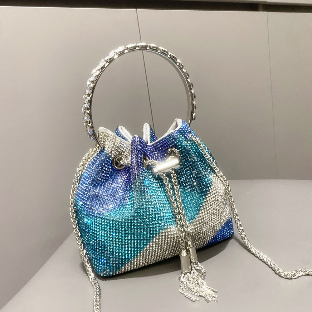 Luxuriöse Damen-Handtasche mit glänzenden Details – Eleganz im europäischen und amerikanischen Stil