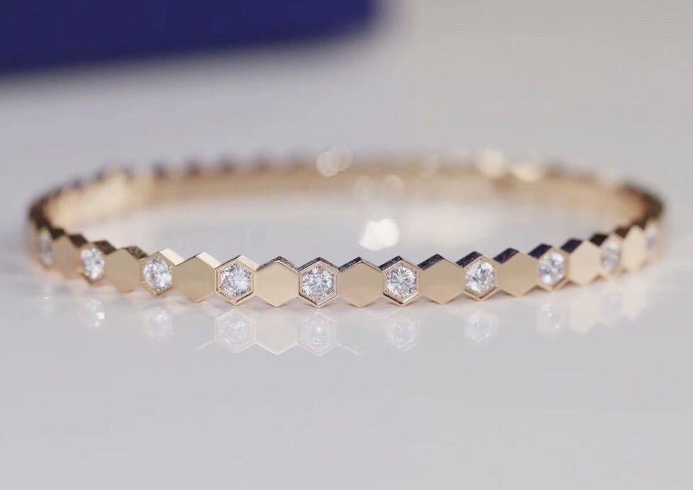 Pulsera de Plata de Ley S925 con Forma de Panal - V Chapada en Oro con Detalle de Micrófono 