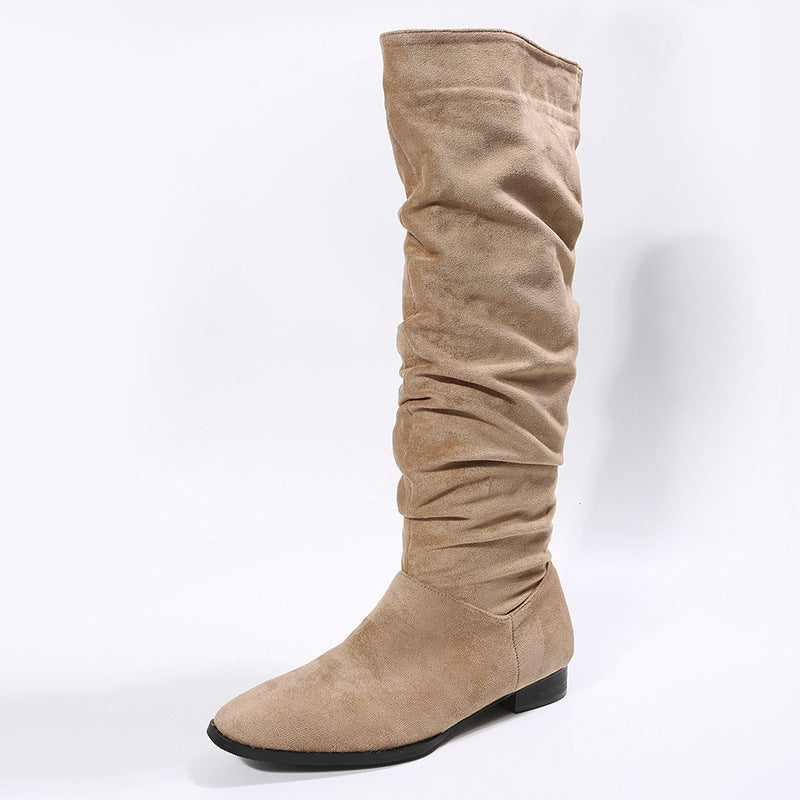 Damen Stiefel – Flache Faux-Wildlederstiefel mit Spitzem Zeh und Faltendesign