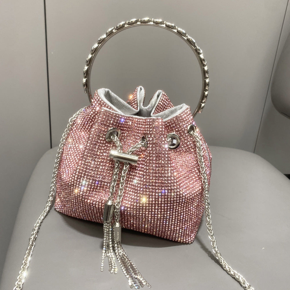 Luxuriöse Damen-Handtasche mit glänzenden Details – Eleganz im europäischen und amerikanischen Stil