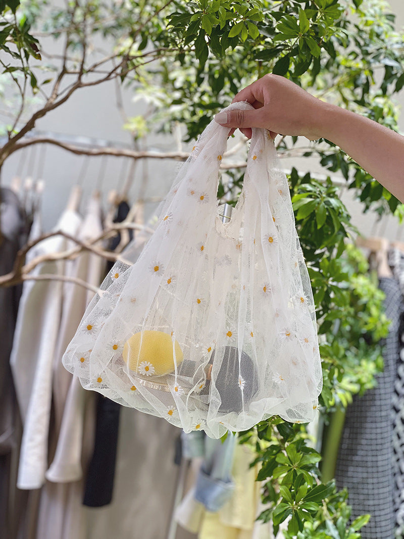 Elegante Damen-Handtasche aus Organza mit Stickerei – Verspieltes Design mit kleinen Gänseblümchen