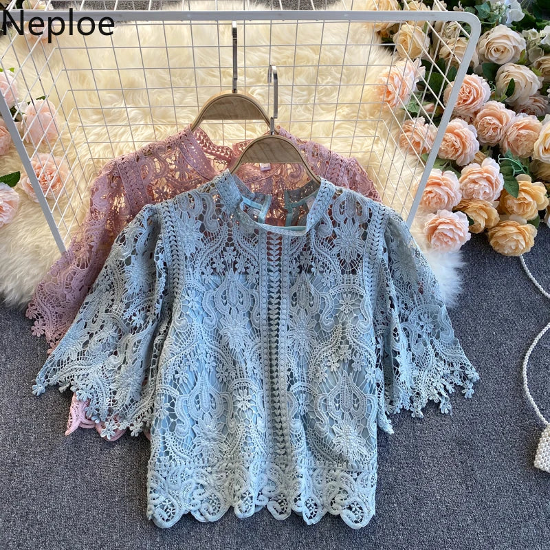 Neploe Damenbluse – Koreanische Mode mit Spitzen-Details und Blumenmuster