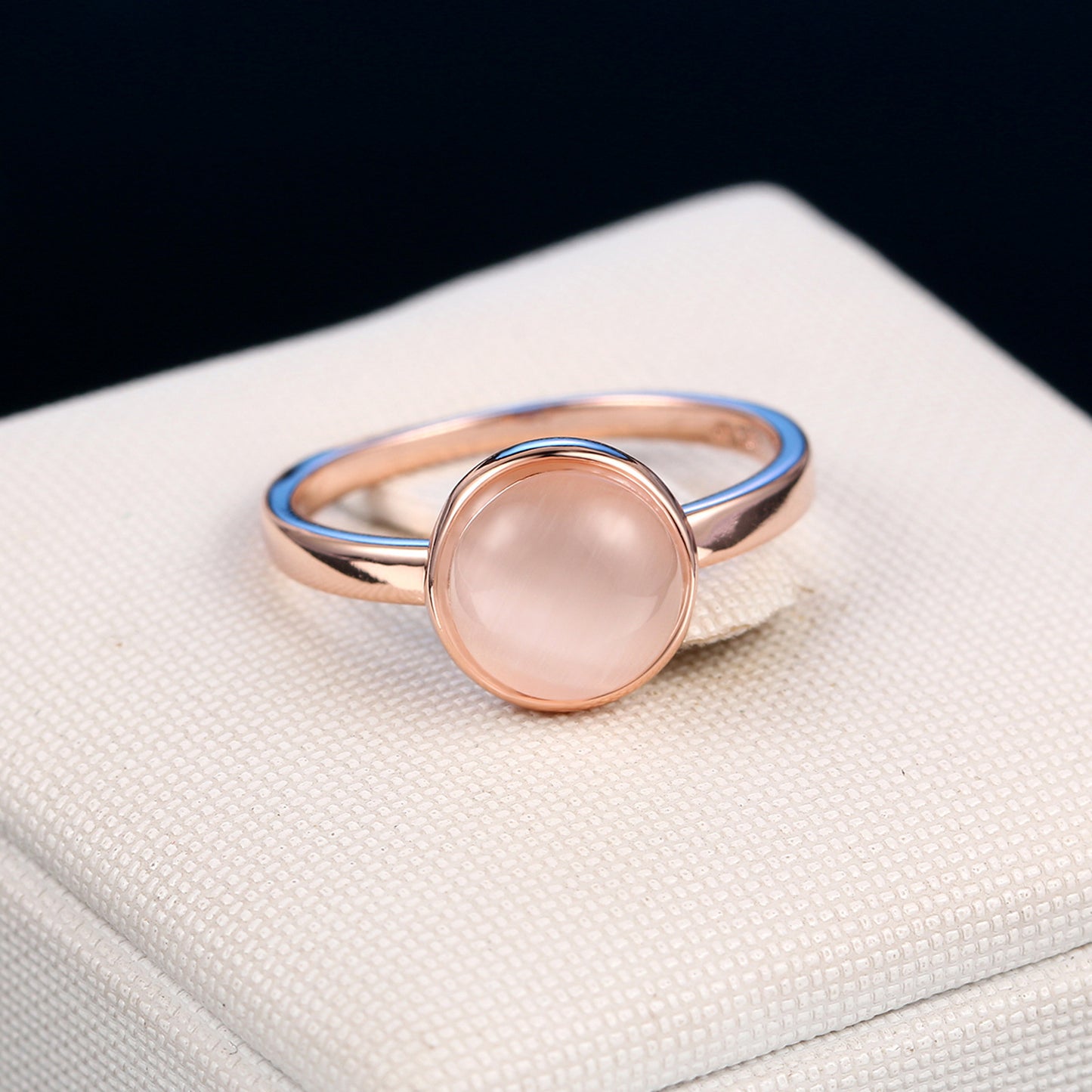 Opal-Roségold-Damenring – Eleganz und moderner Stil