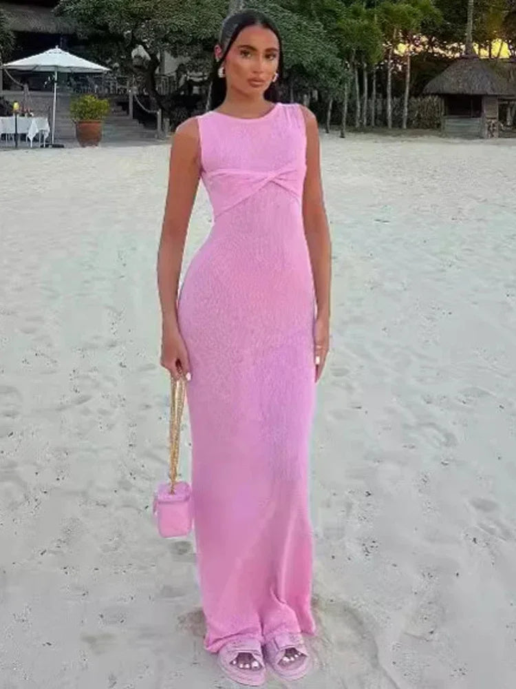 Tossy: Sommerliches Strand-Strick-Maxikleid für Damen – Ärmelloses Cover-Up-Kleid in Rosa mit Twist-Detail, Figurbetont und leicht durchscheinend