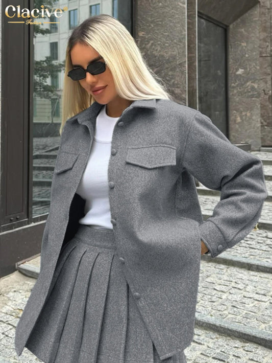 Clacive: Modisches, lässiges graues Büro-Zweiteiler-Set – Elegantes Langarm-Shirt mit High-Waist-Minirock für Damen (2025)