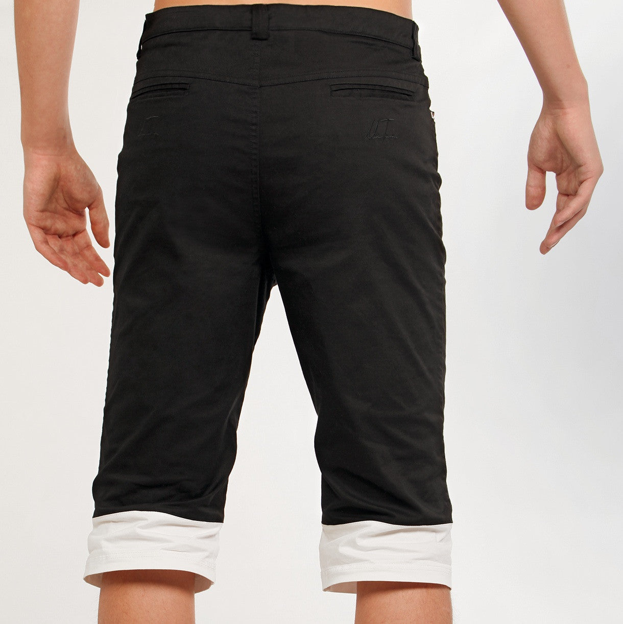 Herren Schwarz-Weiße Shorts – Klassischer Schnitt, moderner Stil