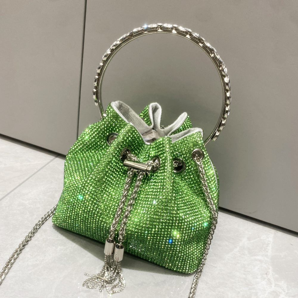 Luxuriöse Damen-Handtasche mit glänzenden Details – Eleganz im europäischen und amerikanischen Stil